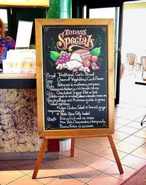 Tips Cara Membuat Papan Menu Restoran atau Café Sendiri untuk Menghemat Pengeluaran.